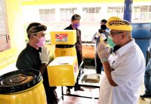 TEC Berikan Puluhan Ribu Masker dan Wastafel Portable Bagi Umat Hindu