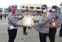 Kapolda Lampung Berikan Penghargaan Kepad Personel Polda Lampung dan Jajaran yang Berprestasi