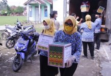 Ketua Umum LKKS Ibu Riana sari salurkan 60 Sembako untuk Penyandang Disabilitas di Merbau Mataram, Lampung Selatan