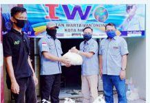 Kepedulian dan perhatian PD.IWO Pengurus Daerah Ikatan Wartawan online Kota Metro memberikan bantuan sembako untuk Anggota nya.