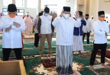 Hindari Penyebaran Covid-19, Gubernur Arinal Salat Ied di Rumah Bersama Keluarga dan Tetap Pertahankan Kualitas Ibadah