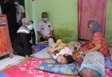 Pemprov Lampung bagikan bantuan untuk penyandang disibilitas dan masyarakat Teluk Betung Utara