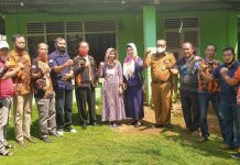 Yunita Penderita Tumor Ganas di kunjungi Ketua MPC PP H.Sahilun HF Dan PD IWO Lampung utara