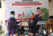 Dewan Etik PW IWO Lampung Hermawan S.H.I.,M.H.,CM.,SHEL Ketua DPW APSI Propinsi Lampung memberikan materi acara Sosialisasi Empat Pilar Kebangsaan.