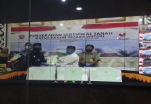 Gubernur Lampung Menyaksikan Penyerahan Sertifikat Tanah Pada 3 Wilayah Di Provinsi Lampung