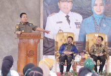 Kunjungi Tiuh Negara Batin, Gubernur Arinal dan Ibu Riana Disambut Antusias Masyarakat Way Kanan