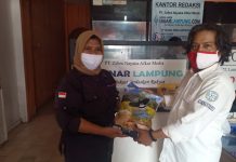 Forum Wartawan Online (Fortaline) Lampung Bagikan 100 Paket Beras Kepada Wartawan