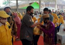Gubernur Arinal djunaidi serahkan 500 Paket Sembako ke Warga Way Kanan