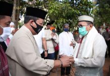 Gubernur Arinal dan Keluarga Sholat Idul Adha 1441 H di PKOR Way Halim, Serahkan Kurban 2 Ekor Sapi