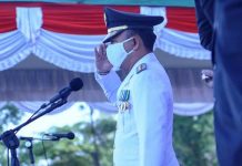 Bupati Waykanan Raden Adipati Surya memimpin Upacara HUT RI ke 75 Tingkat Kabupaten Way Kanan