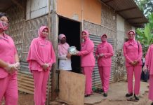 Bhayangkari Batalyon A Pelopor Berbagi Hasil Panen Sayuran Tanaman Hidrophonik