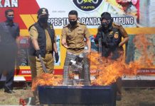 Upayakan Peningkatan Penerimaan Negara, Gubernur Arinal Pimpin Pemusnahan Rokok dan Minuman Keras Ilegal