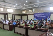 Wagub Lampung Serahkan Bantuan Paket Kuota Belajar Kepada Pelajar dan Guru