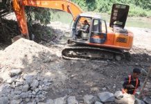 Peninggian Badan jalan di Program TMMD ke 109 TA. 2020 Kodim 0410/KBL.