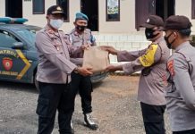 Kapolsek Abung Barat berikan Reward kepada anggotanya yang berprestasi