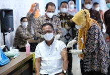 Saksikan Vaksinasi Covid-19 di Provinsi Lampung, Gubernur Arinal Dorong Masyarakat Tidak Ragu Ikuti Vaksinasi