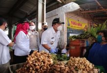 Gubernurbersama Forkopimda Provinsi Lampung dan Walikota Bandarlampung melakukan peninjauan pasar Tradisional