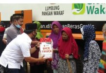 WFS Bersama ACT Bagikan Beras Gratis Untuk Warga Lamsel