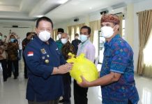 Gubernur Arinal serahkan Paket Sembako kepada Forum Kerukunan Umat Beragama (FKUB)