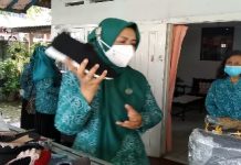 Tim Penggerak PKK Kota Metro Mengunjungi Usaha Kerajinan Kreatif