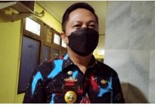Wali kota Metro Wahdi Sirajuddin Serahkan Petikan Kenaikan pangkat Pejabat Eselon III D