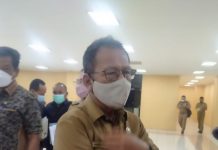 Mingrum Gumay : Pelaku Pencemaran Pesisir Pantai Lampung Mesti Mendapat Sanksi Hukum