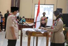 Ketua Kwarda Pramuka Chusnunia Chalim Lantik Pengurus Kwarcab Gerakan Pramuka Kota Metro Masa Bakti 2021-2026