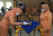 Hj.Haliana Daita Lekok.SE.MM Kukuhkan Tiga Pengurus Unsur Pelaksana Dinas Lampura