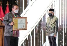 Gubernur Arinal Djunaidi Raih Piagam Penghargaan Bidang Ketenagakerjaan Paramakarya 2021