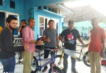 Pemkab Lampura Serahkan Hadiah Panjat Pinang Berupa Dua Unit Sepeda, Ketua PWI Siapkan Uang Tunai Sebesar 5 Juta Rupiah