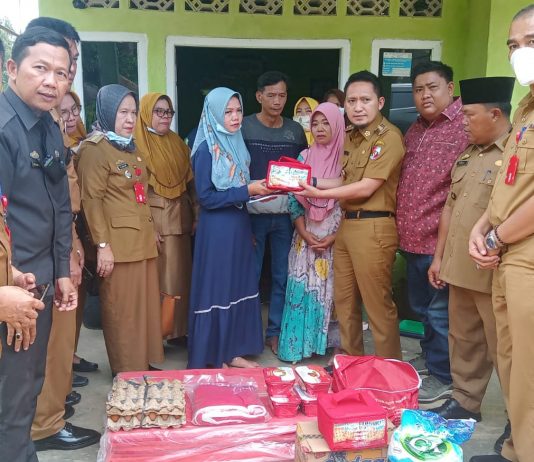 Wakil Bupati Lampung Utara, Ardian Saputra Serahkan Bantuan Kepada Bayi Penderita Tumor