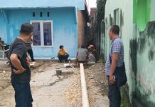 Meriahkan HUT RI Ke – 77, PWI Lampura Gelar Panjat Pinang