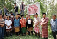 Perjuangkan Tapal Batas dan Nyatakan Sikap, Tokoh Adat Buay Perja SBM Dirikan Plang Perbatasan
