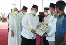 Komitmen Tingkatkan Pembangunan Bidang Agama, Gubernur Arinal Djunaidi Berikan Bantuan Dana Hibah Untuk Anak Yatim dan Rumah Ibadah Pada Pengajian Akbar di Kabupaten Pringsewu