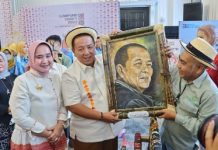 Gubernur Bersama Ketua Dekranasda Provinsi Lampung Membuka Resmi Perhelatan Lampung Craft ke-3 Tahun 2022
