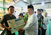 Gubernur Hadiri Pengajian Akbar Di Kabupaten Tulang Bawang Barat, Serahkan Sejumlah Bantuan