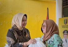 Ketua LKKS Provinsi Lampung Salurkan Bantuan Program Siger Barokah