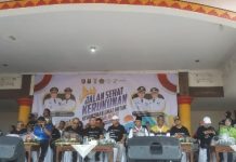 Peringati HAB ke-77, Sekdaprov Lepas 12 Ribuan Peserta Jalan Sehat Kerukunan di Kota Metro