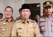 Bupati Lampura Serahkan Bantuan Uang Tunai Kepada Keluarga Korban Tewas Pencurian Hewan Ternak