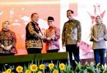 Gubernur Arinal Djunaidi Menerima Penghargaan Digital Government Award Kategori Penguatan Kebijakan Sistem Pemerintahan Berbasis Elektronik