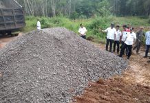 Suport Pembangunan Infrastruktur Jalan di Mesuji, PT SIP Salurkan CSR Material Batu