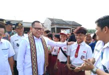 Sambangi Desa Tua Sungai Cambai, Pj Bupati Mesuji Salurkan Banyak Bantuan