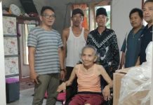 Senyum Sumringah 2 Warga Lansia Mesuji Usai dapat Bantuan Kursi Roda dari Kemensos RI