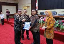Sekdaprov Fahrizal Lepas Staf Ahli Gubernur Bidang Pemerintahan, Hukum dan Politik Syaiful Darmawan Memasuki Masa Purna Tugas