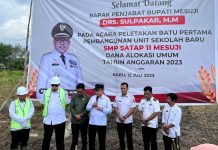 Letakkan Batu Pertama Pembangunan SMP 11 Satap Mesuji, Sulpakar Minta Pelaksana Profesional Berkualitas