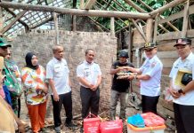 Pemkab Mesuji Tinjau dan Salurkan Bantuan ke Korban Bencana Angin Puting Beliung