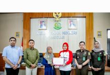 Kejari Mesuji Eksekusi Dua Terpidana Asusila Bayar Restitusi ke Korban