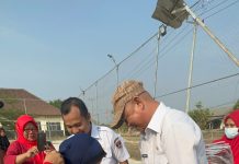 Tinjau Program Prolaknis, Sekda Mesuji Beri Semangat Lansia