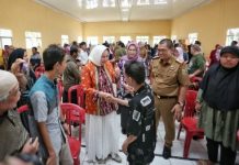 Ketum PKDL Serahkan Bantuan Sosial Bagi Penyandang Disabilitas di Kota Metro