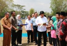 Sekdaprov Hadiri Penyerahan 110 Sertifikat PTSL oleh Menteri ATR/BPN Hadi Tjahjanto Kepada Masyarakat Desa Bumi Agung Marga